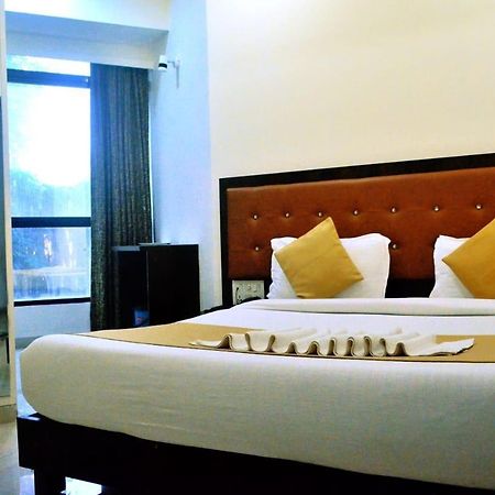 The Best Hotel Мумбаи Экстерьер фото