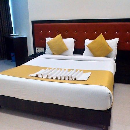 The Best Hotel Мумбаи Экстерьер фото
