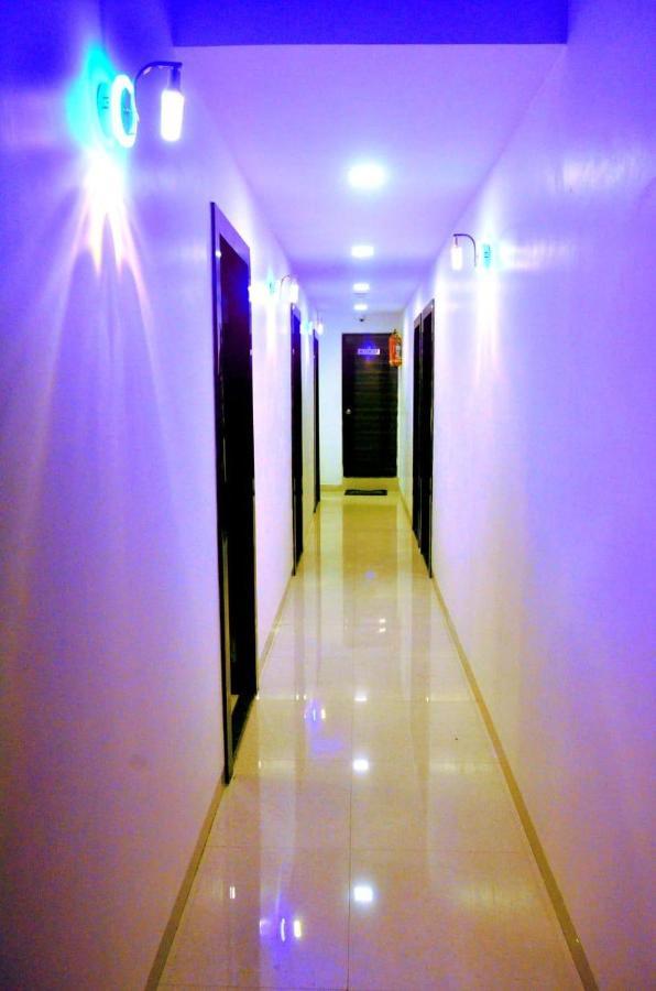 The Best Hotel Мумбаи Экстерьер фото