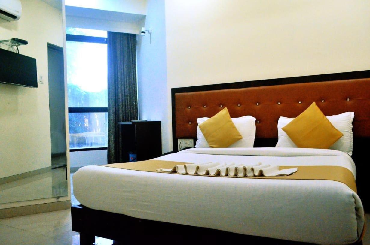 The Best Hotel Мумбаи Экстерьер фото